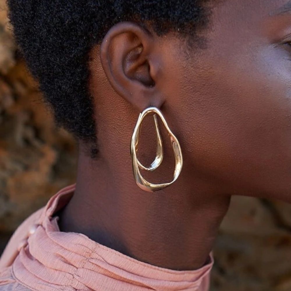 Gold geo dangle earrings N386